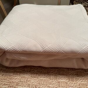 Elegant White Textured Blanket